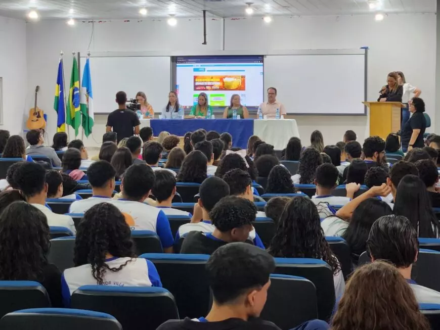 Marcos Rocha entrega cerca de 2 mil tablets aos estudantes do Vale do Jamari